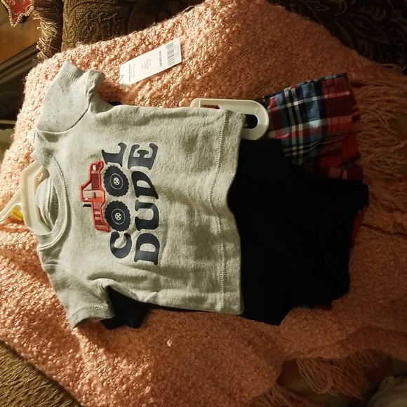 Carters newborn outfits - Picture 1 of 6